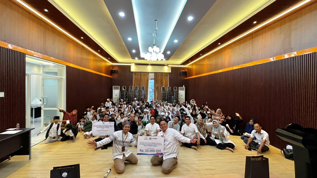 Askrindo Syariah Surabaya Salurkan Santunan Sosial dalam Rangka Milad