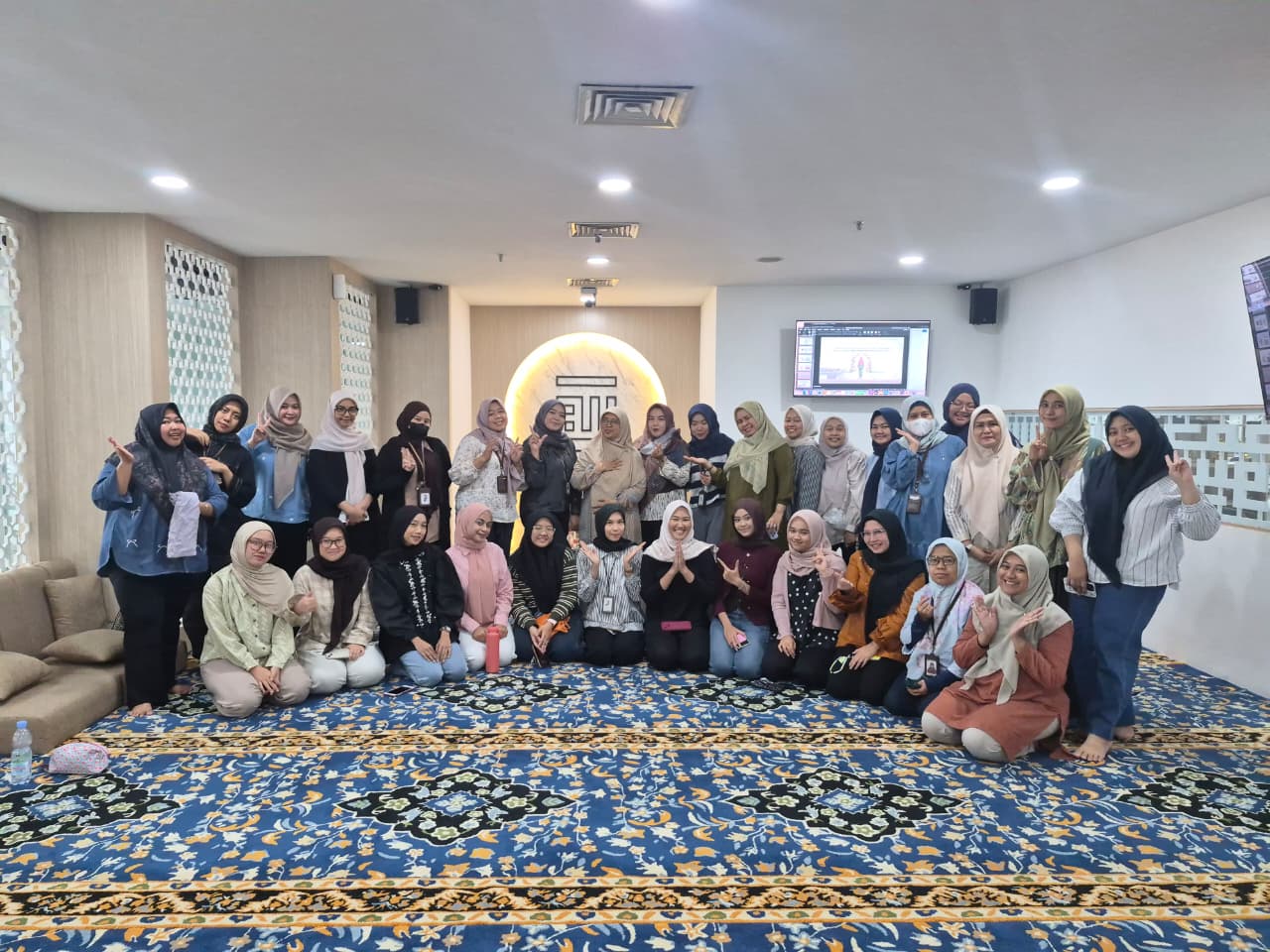 Askrindo Syariah Gelar Tausiah Keputrian, Bahas Makna Sholat Berjamaah bagi Muslimah Berkarier