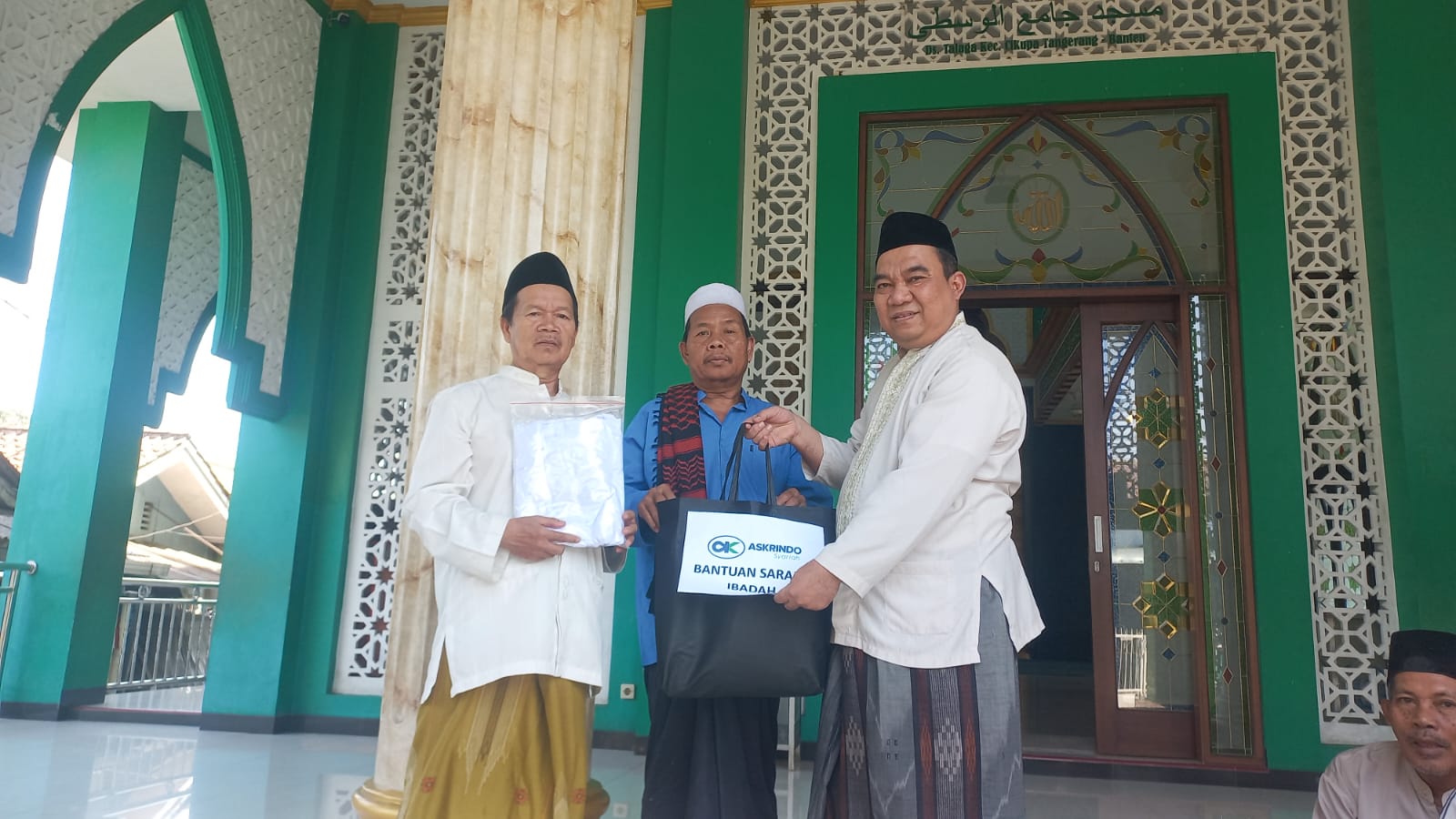 Askrindo Syariah Salurkan Bantuan Sarana Ibadah 