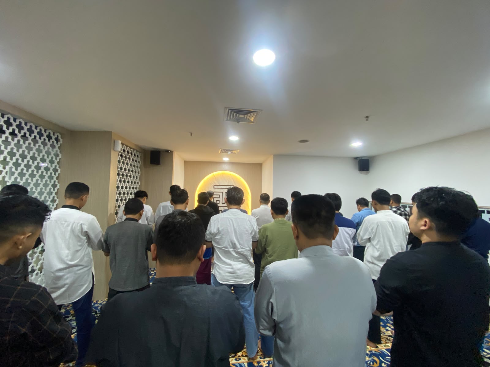 Askrindo Syariah Gelar Qiyamul Lail dan Tausiah Subuh Bahas Peran Orang Tua dalam Pendidikan Anak