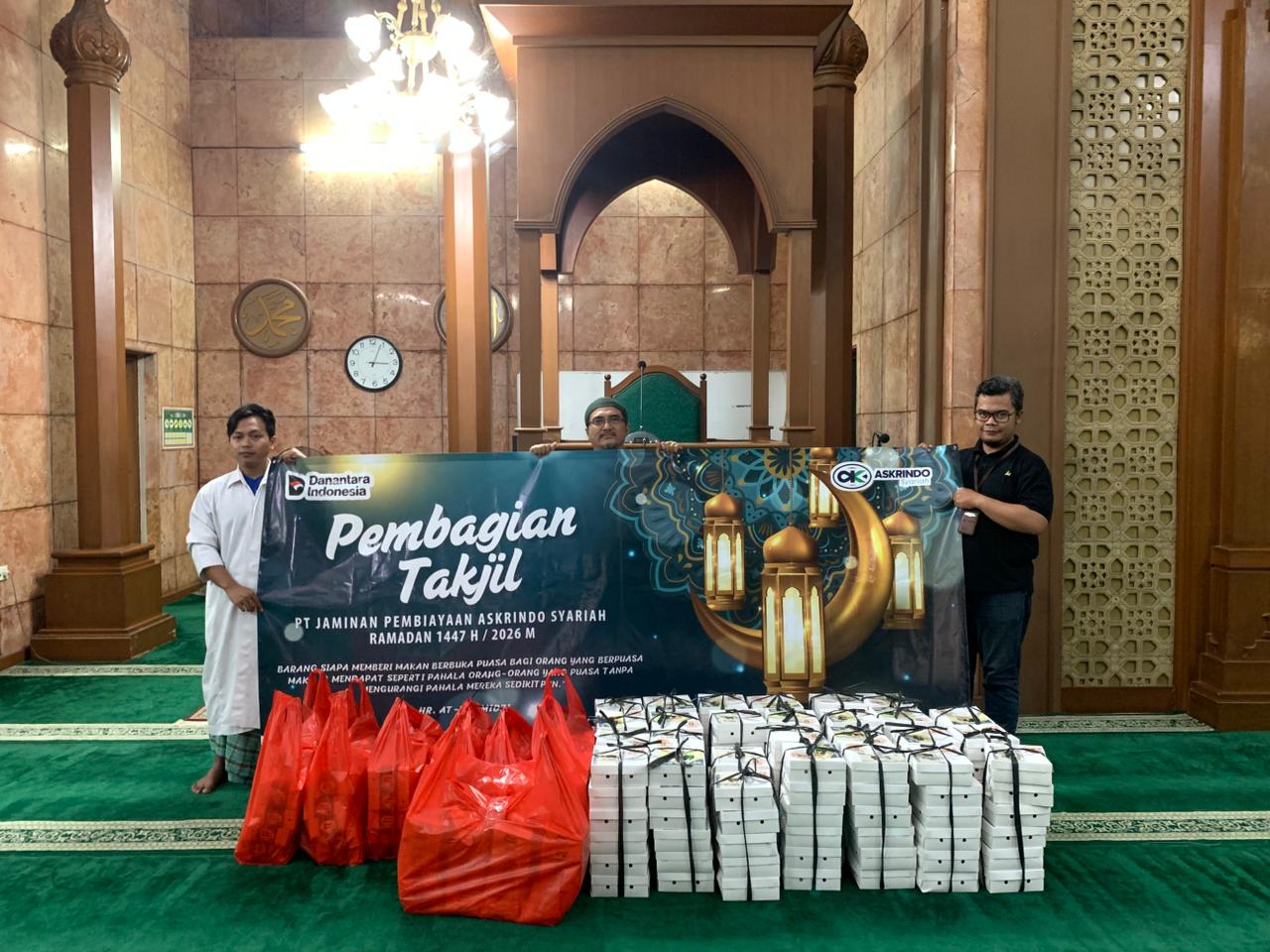 Askrindo Syariah Berbagi Takjil Ramadan 1447 H 