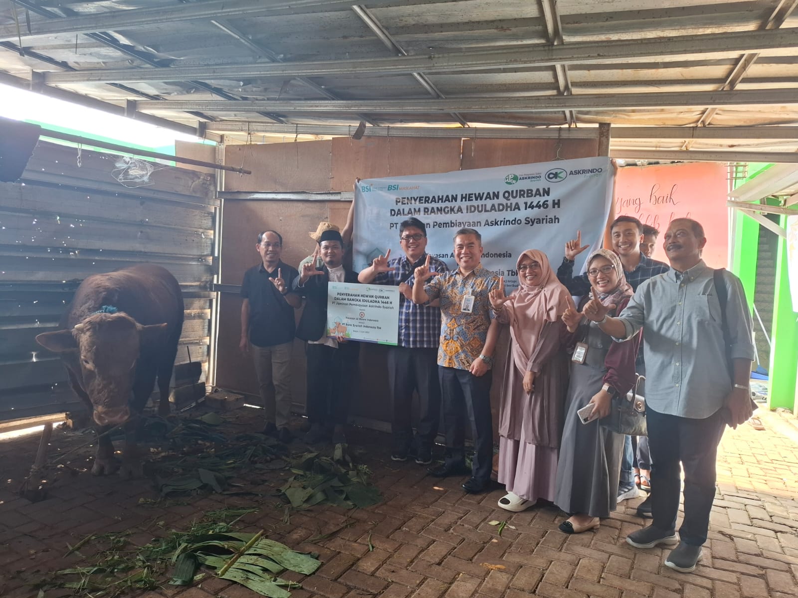 Askrindo Syariah Serahkan Hewan Kurban untuk Iduladha 1446 H